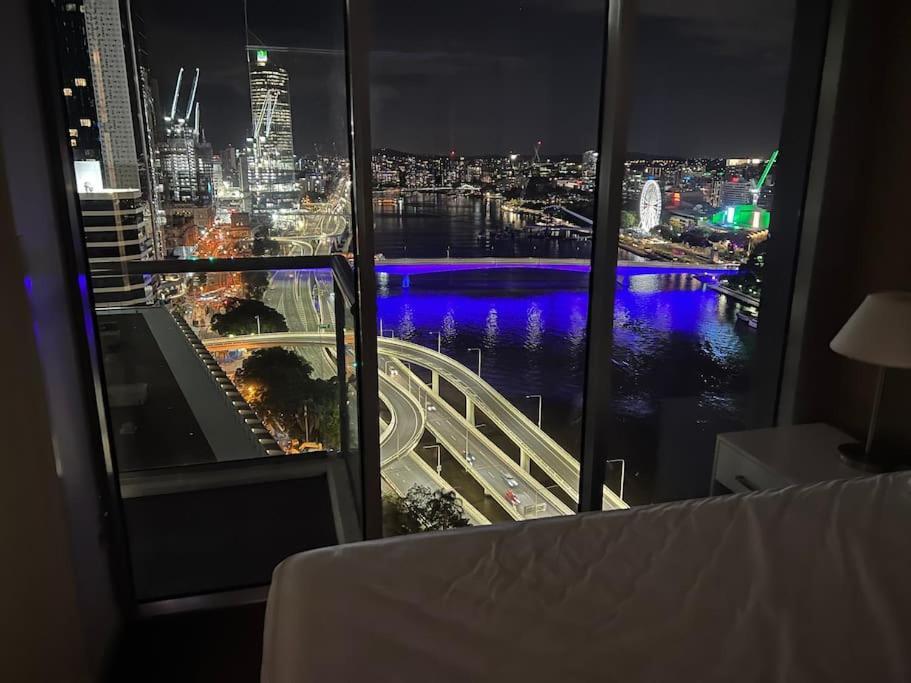 City Living - Brisbane River-View 2 Bedroom Apt Luaran gambar